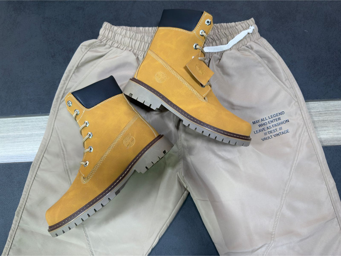 2X1 COMBO TIMBERLAND + JOGGER + CAJA