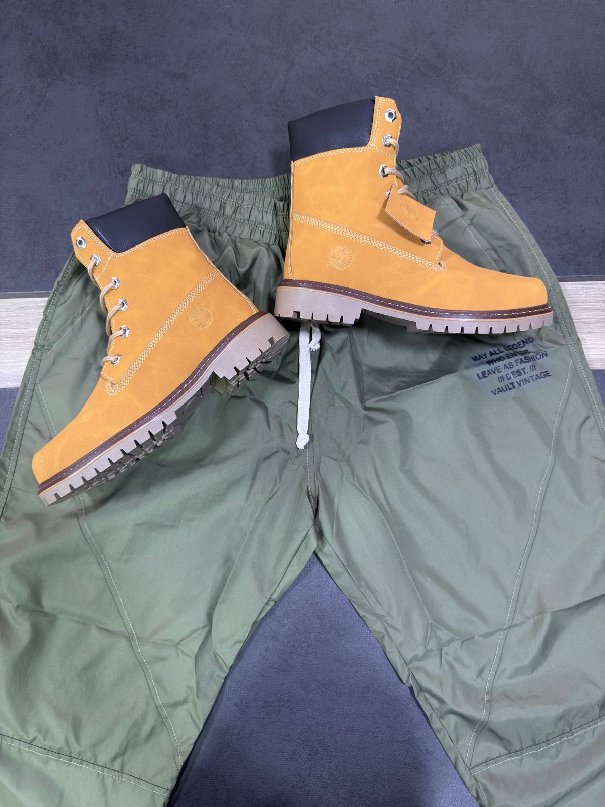 2X1 COMBO TIMBERLAND + JOGGER + CAJA