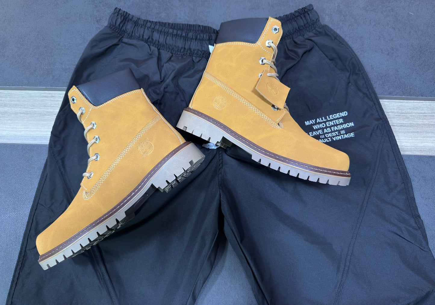 2X1 COMBO TIMBERLAND + JOGGER + CAJA