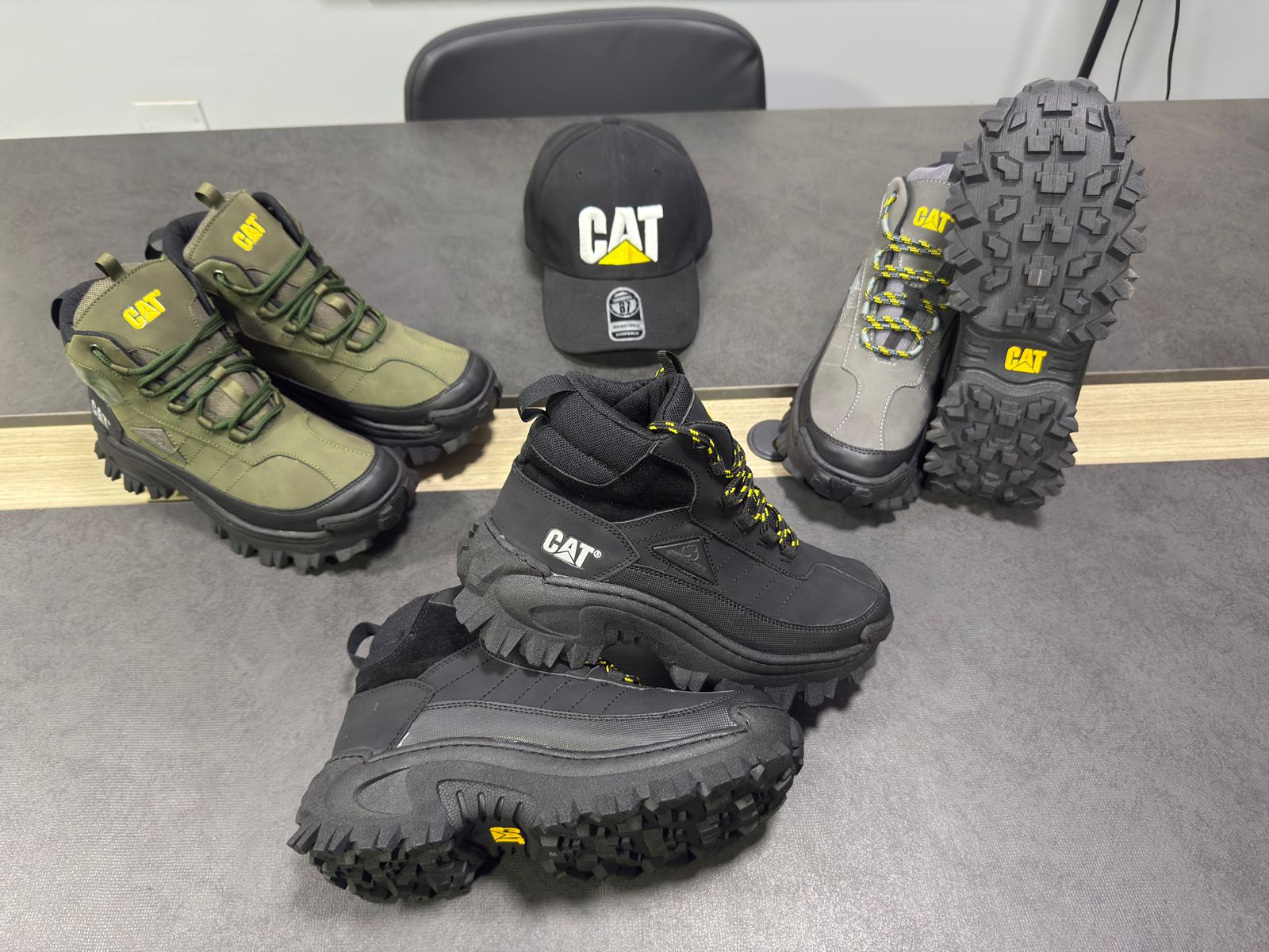 BOTA CAT INTRUDER GALOSH MID + CAJA