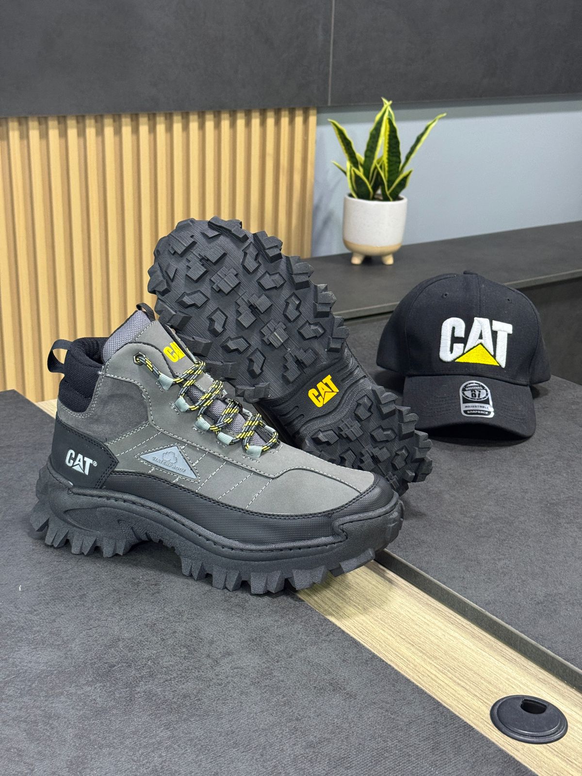BOTA CAT INTRUDER GALOSH MID + CAJA